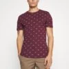 Pier One T-shirt Z Nadrukiem - Bordeaux -Sklep Z Odzieżą Męską a616fbdfd4da4922a9f3f77bb71d9a16