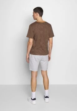 Pier One 2 PACK - Szorty - Light Grey /black 12 Pier One 2 PACK - Szorty - Light Grey /black -Sklep Z Odzieżą Męską a95507bb1b644136a259c68258b032f4