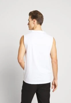 Pier One 3 PACK - T-shirt Basic - Grey/white/black 12 Pier One 3 PACK - T-shirt Basic - Grey/white/black -Sklep Z Odzieżą Męską a9eda1483b324f9bb5e5f44f95d5a2f7