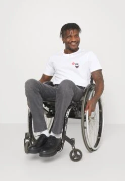 Pier One Jeansy Straight Leg - Grey Denim 14 Pier One Jeansy Straight Leg - Grey Denim -Sklep Z Odzieżą Męską aa391ddaeb5b4eb88a37b8d011fe8892