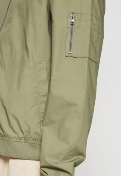Pier One Kurtka Bomber - Olive -Sklep Z Odzieżą Męską b6f4db9ef2ef4f15aaa38b0e9fcce92f