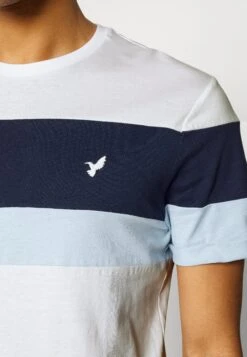 Pier One T-shirt Z Nadrukiem - White/blue -Sklep Z Odzieżą Męską b9633214d8374f3ca392090ae2687d7c