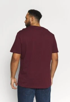 Pier One 2 PACK - T-shirt Basic - Dark Blue/bordeaux 9 Pier One 2 PACK - T-shirt Basic - Dark Blue/bordeaux -Sklep Z Odzieżą Męską ba46451a2faf4dfabb522b810f7d34c2