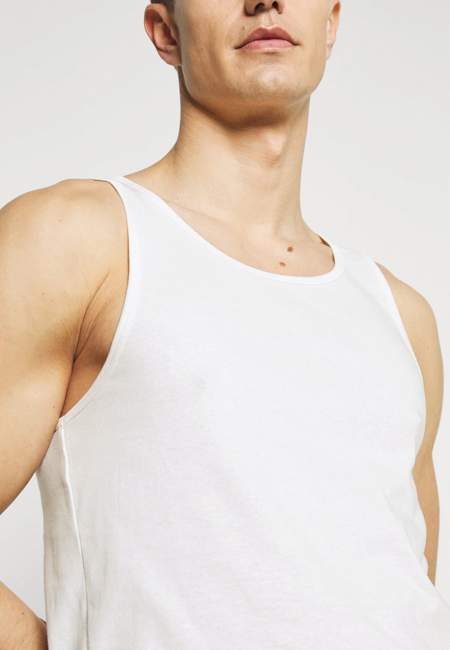 Pier One 3 PACK - Podkoszulki - Dark Blue/bordeaux/off-white 7 Pier One 3 PACK - Podkoszulki - Dark Blue/bordeaux/off-white - obrazek 5