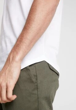 Pier One T-shirt Basic - White 11 Pier One T-shirt Basic - White -Sklep Z Odzieżą Męską c588fcf93f2c454283c2c1eb10de81ae