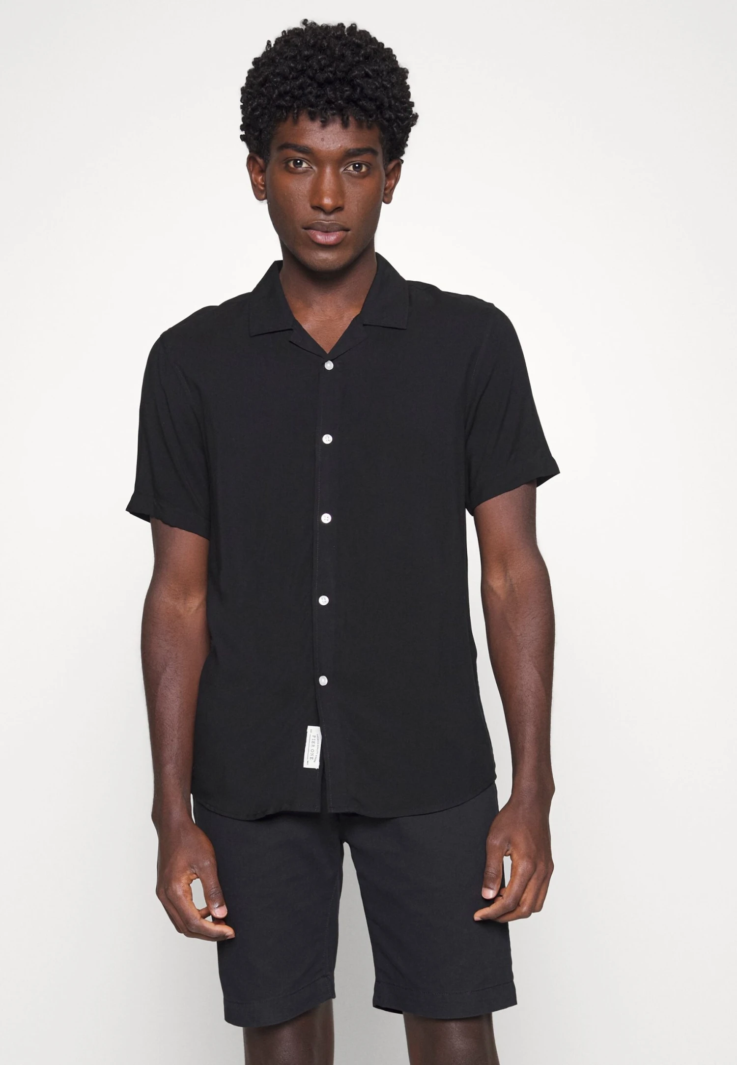 Pier One 2 PACK - Koszula - Black/white 8 Pier One 2 PACK - Koszula - Black/white - obrazek 6