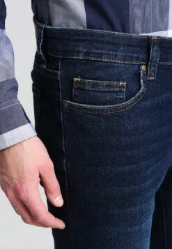 Pier One BASIC - Jeansy Straight Leg - Dark Blue Denim 11 Pier One BASIC - Jeansy Straight Leg - Dark Blue Denim -Sklep Z Odzieżą Męską cab4c5a817d8404784a40aa6e7e7d551