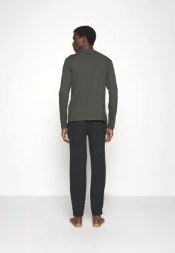 Pier One Piżama - Black/khaki 11 Pier One Piżama - Black/khaki -Sklep Z Odzieżą Męską cc967b700a6247b8b7f004f945bc725f