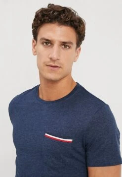 Pier One T-shirt Basic - Mottled Dark Blue 9 Pier One T-shirt Basic - Mottled Dark Blue -Sklep Z Odzieżą Męską cf0b128f23eb42d29f229a8b186e6078