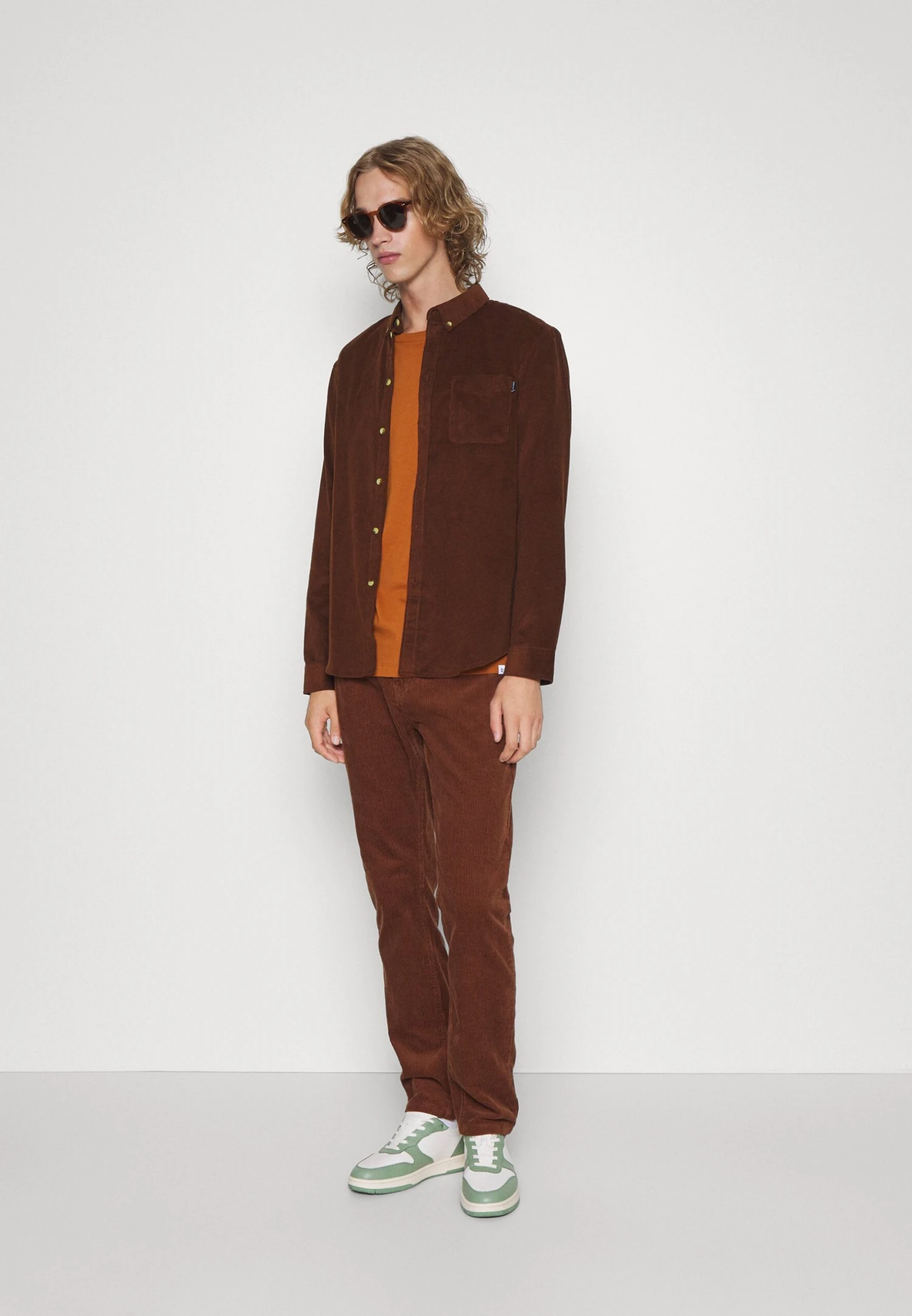 Pier One CORDUROY - Koszula - Brown 4 Pier One CORDUROY - Koszula - Brown - obrazek 2