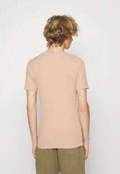 Pier One T-shirt Basic - Taupe 9 Pier One T-shirt Basic - Taupe -Sklep Z Odzieżą Męską d8404bc6c0ab45c794ad4160a19927f4