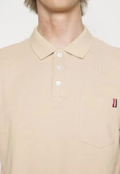 Pier One TRICOLORE TRIM POLO - Koszulka Polo - Beige 10 Pier One TRICOLORE TRIM POLO - Koszulka Polo - Beige -Sklep Z Odzieżą Męską da9ebb752c2e49cfb0673935dd422caf