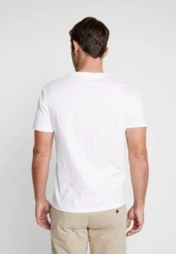 Pier One 3 PACK - T-shirt Basic - White 10 Pier One 3 PACK - T-shirt Basic - White -Sklep Z Odzieżą Męską dd9b35a7ff65475f8768ff00fea41e9f