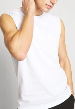 Pier One 3 PACK - T-shirt Basic - Grey/white/black 17 Pier One 3 PACK - T-shirt Basic - Grey/white/black -Sklep Z Odzieżą Męską ddc181212b114a928b8f59830838a329