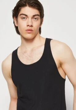 Pier One 3 PACK - Top - Black 11 Pier One 3 PACK - Top - Black -Sklep Z Odzieżą Męską df5f7a78c3a34352ab8b0568914160ac