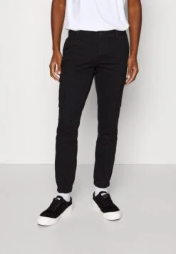 Pier One 2 PACK - Bojówki - Olive/black -Sklep Z Odzieżą Męską e0bf2536d5a04652937019f4273abb8d