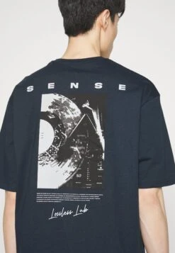 Pier One SENSE TEE - T-shirt Z Nadrukiem - Dark Blue -Sklep Z Odzieżą Męską e690df0b9a214c2fa436c69165ff17cd