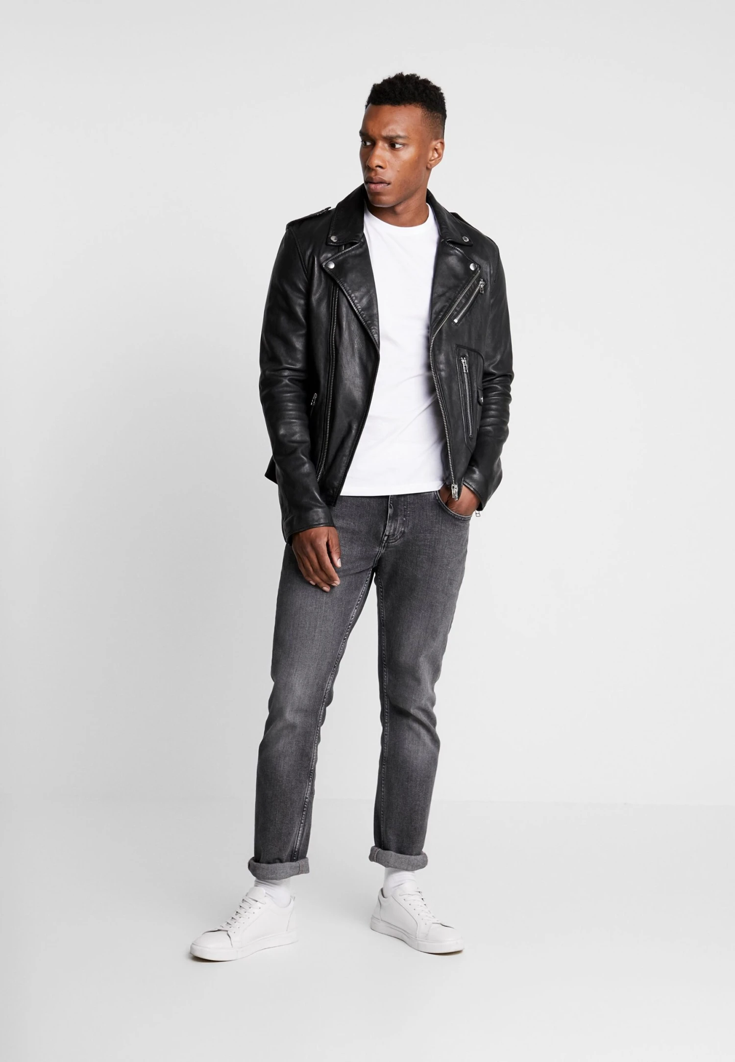 Pier One 3 PACK - T-shirt Basic - White 4 Pier One 3 PACK - T-shirt Basic - White - obrazek 2