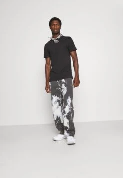 Pier One 3 PACK - T-shirt Basic - Black/mottled Dark Grey/bordeaux