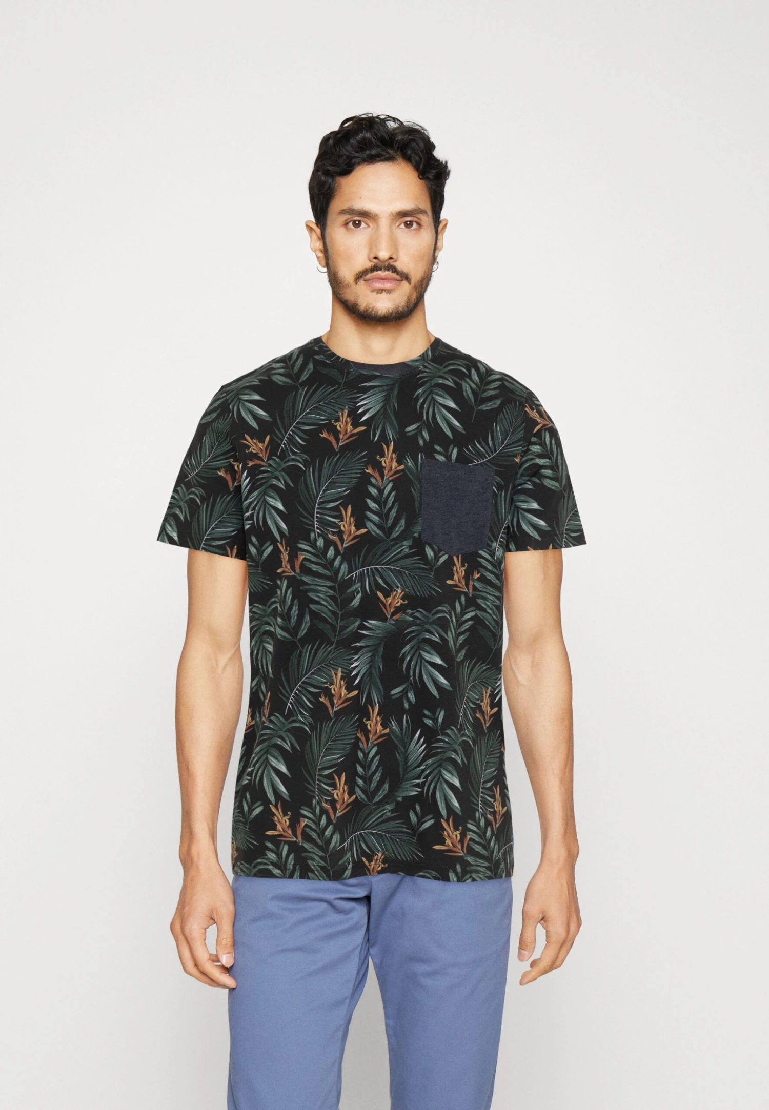 Pier One 2 PACK - T-shirt Z Nadrukiem - White/multi-coloured 4 Pier One 2 PACK - T-shirt Z Nadrukiem - White/multi-coloured - obrazek 2