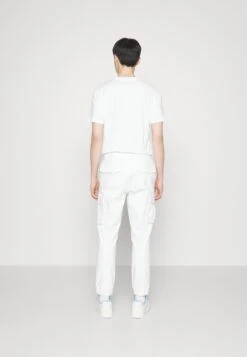 Pier One CUFFED SKINNY TROUSER - Bojówki - White 9 Pier One CUFFED SKINNY TROUSER - Bojówki - White -Sklep Z Odzieżą Męską eee665d232a84aa99ab70737a0f63199