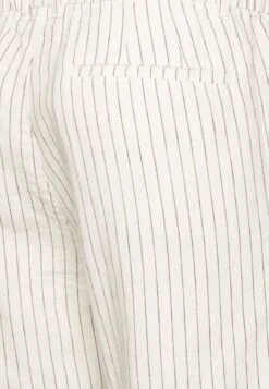 Pier One LINEN BLEND DRAWCORD SHORTS - Szorty - Off-white -Sklep Z Odzieżą Męską f49c7de0cfa048f4bc002dc26d1abcb2