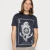 Pier One T-shirt Z Nadrukiem - Dark Blue 2 Pier One T-shirt Z Nadrukiem - Dark Blue -Sklep Z Odzieżą Męską f552e8c551da4d689110d22984c3da92