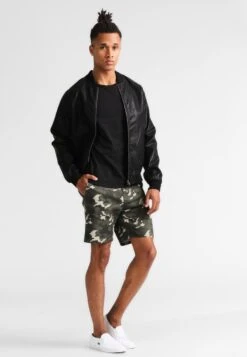 Pier One GARMENT TEE - T-shirt Basic - Black -Sklep Z Odzieżą Męską f9fcf0f8281b435ab284cc8ce72a9170