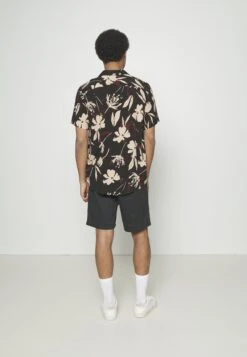 Pier One 2 PACK - Szorty - Olive/black -Sklep Z Odzieżą Męską fd44b737848c4df581a8294c3b8851b1