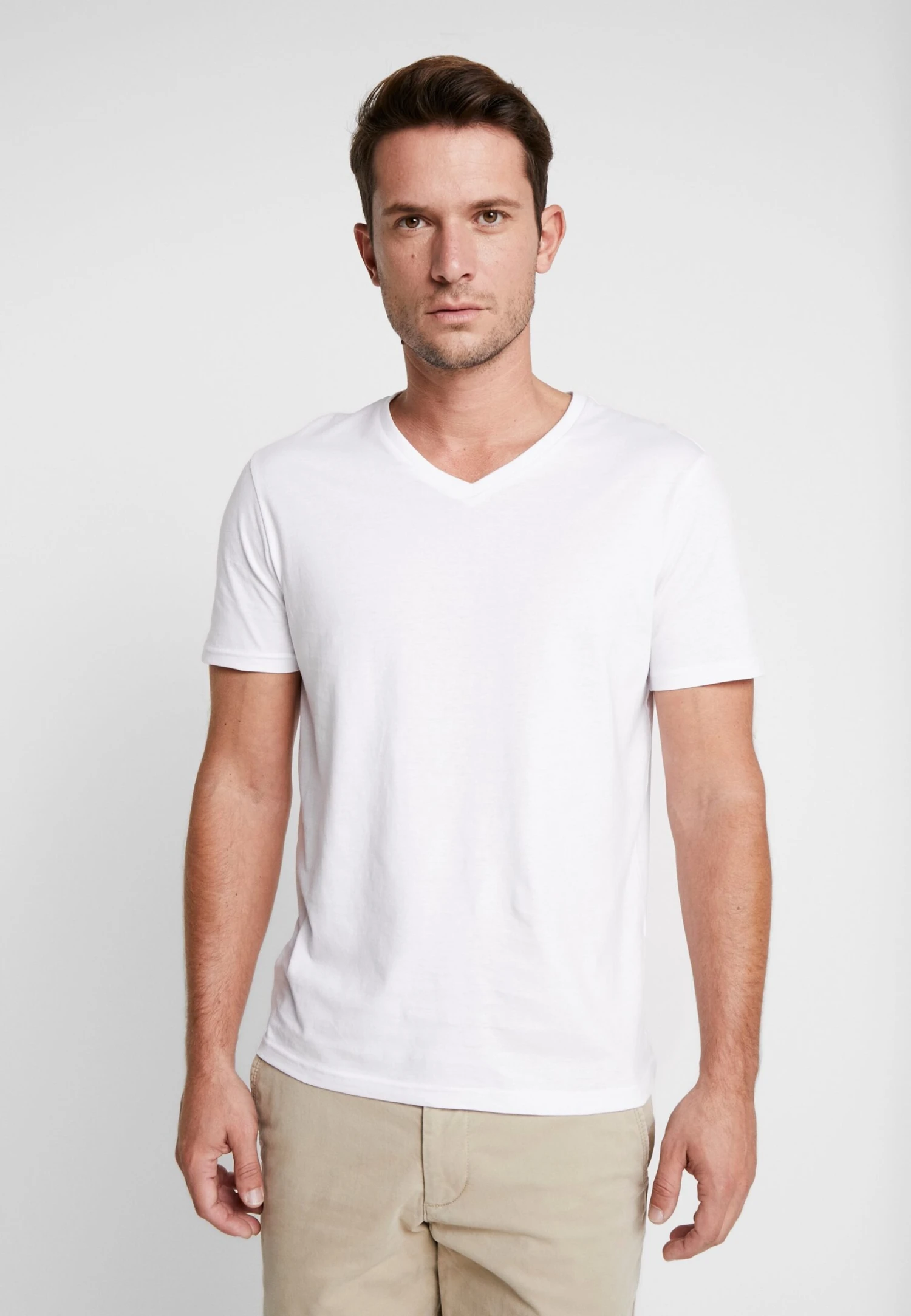 Pier One 3 PACK - T-shirt Basic - White 4 Pier One 3 PACK - T-shirt Basic - White - obrazek 2